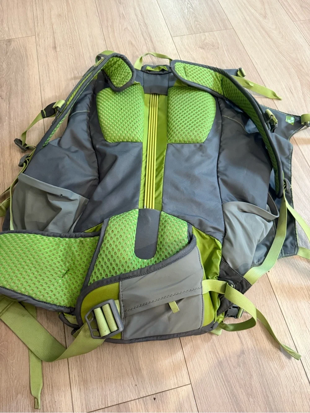 Kelty durable gray